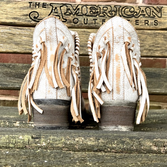 EUC Corral Womens White Fringe Shortie Boots W0004 - Picture 10 of 12